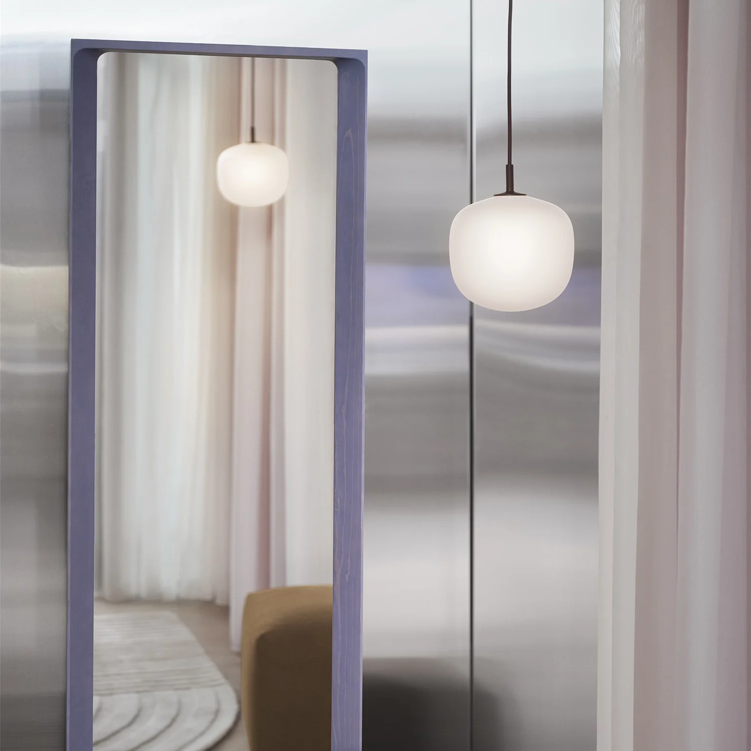 muuto | arced mirror large | light lilac - Image 2