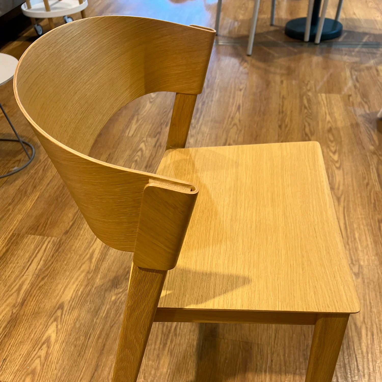 muuto | cover side chair | oak - EX DISPLAY - Image 2