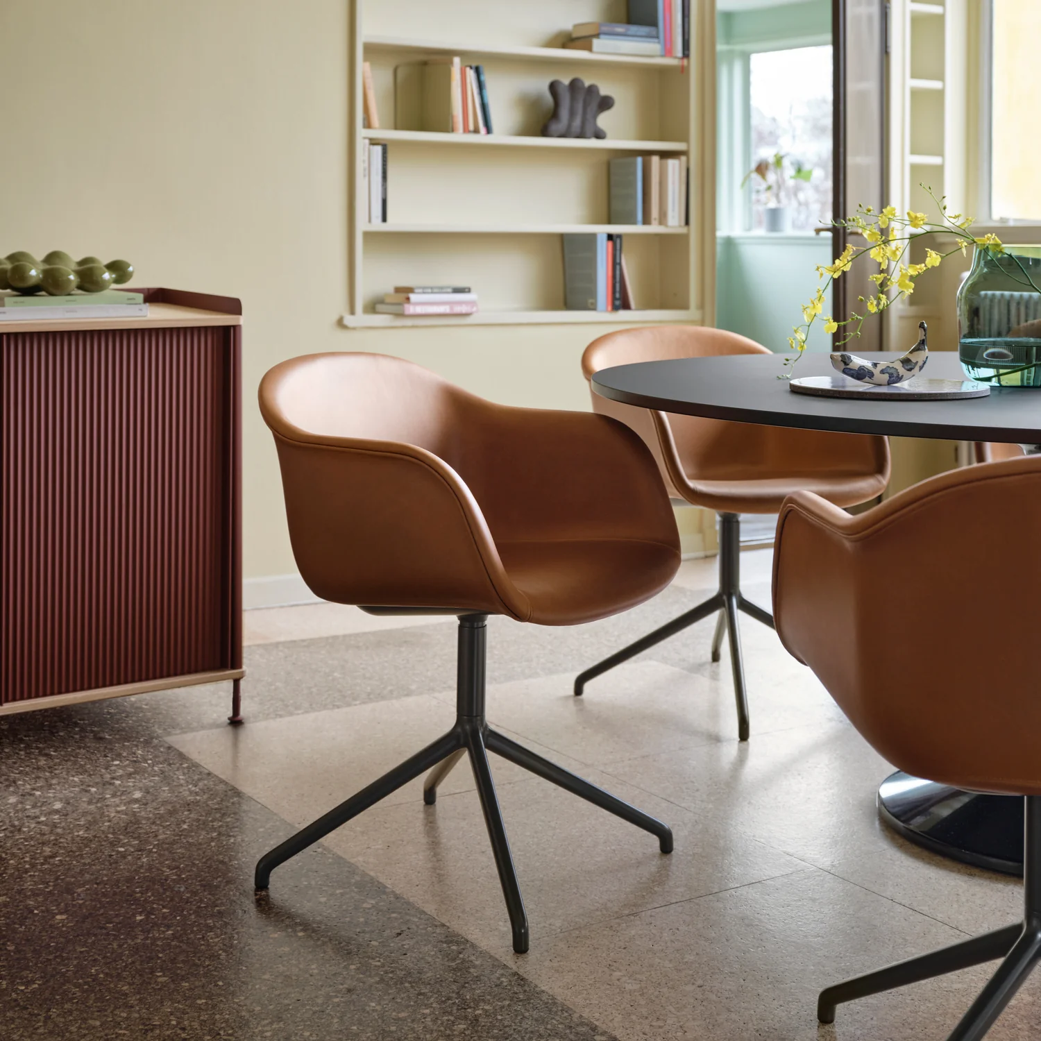 muuto | fiber armchair | swivel base | tan easy leather + anthracite black ~ DC - Image 2