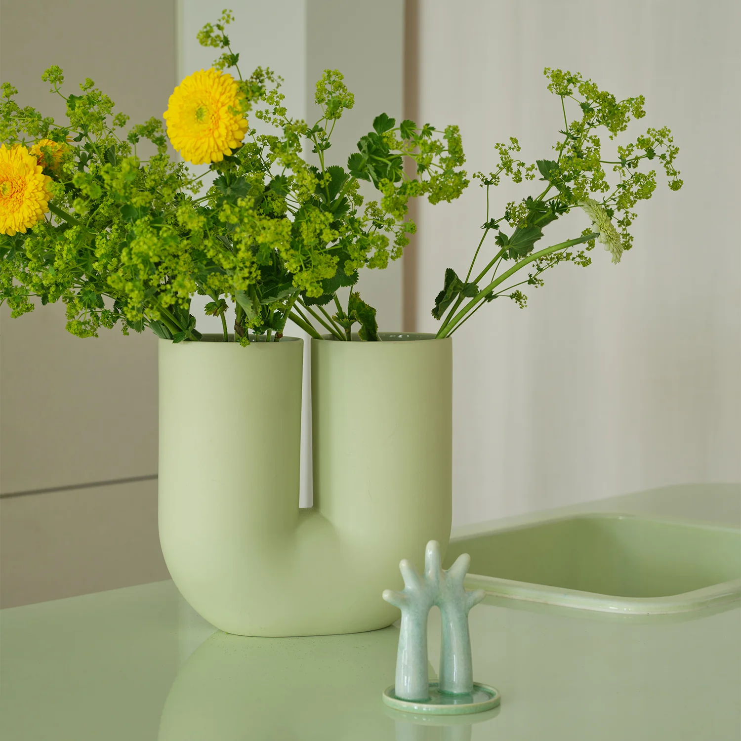 muuto | kink vase | light green earthenware 26cm - Image 4