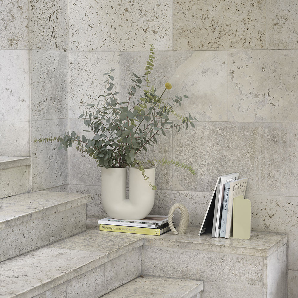 muuto | kink vase | sand earthenware 26cm - V2 - Image 12