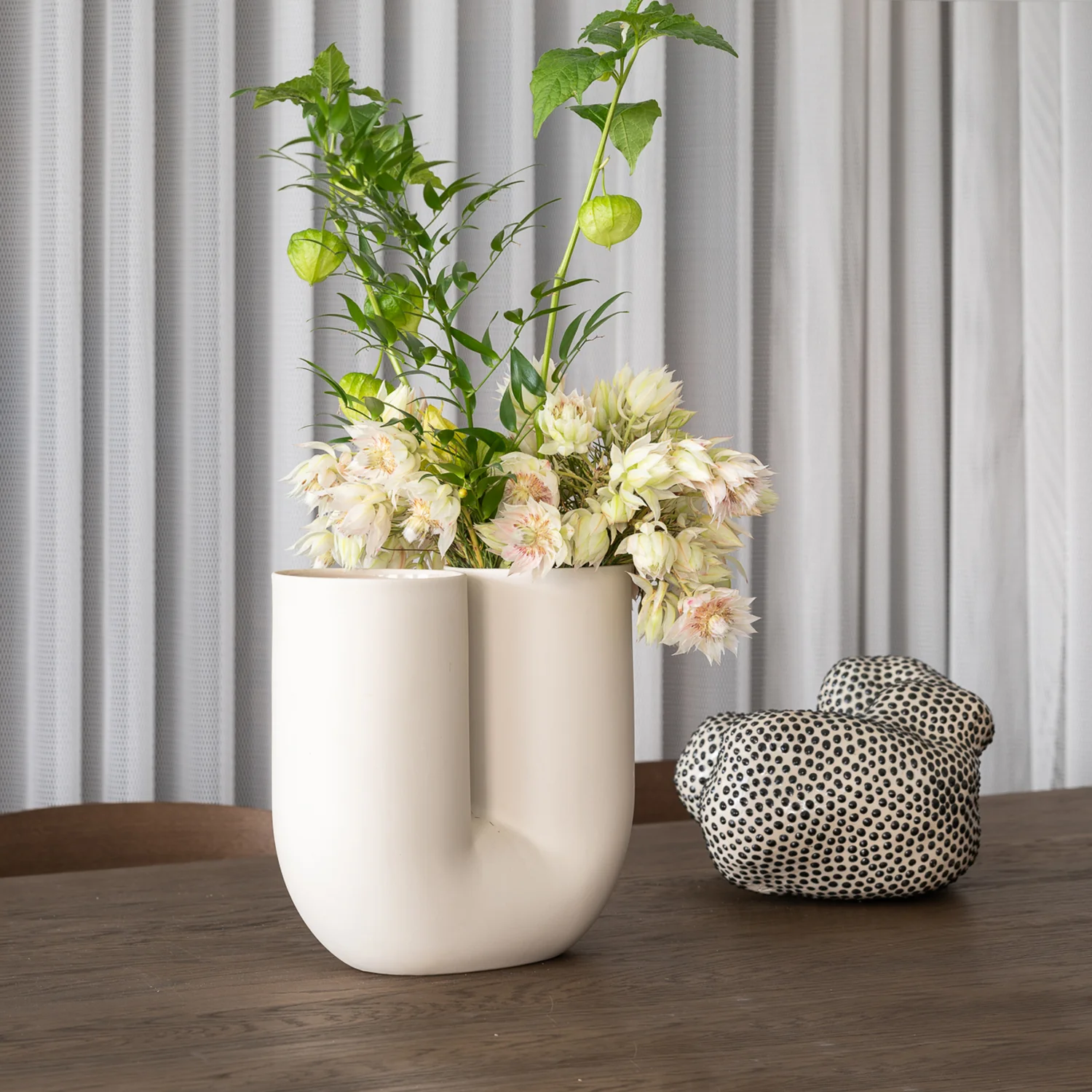 muuto | kink vase | sand earthenware 26cm - V2 - Image 2