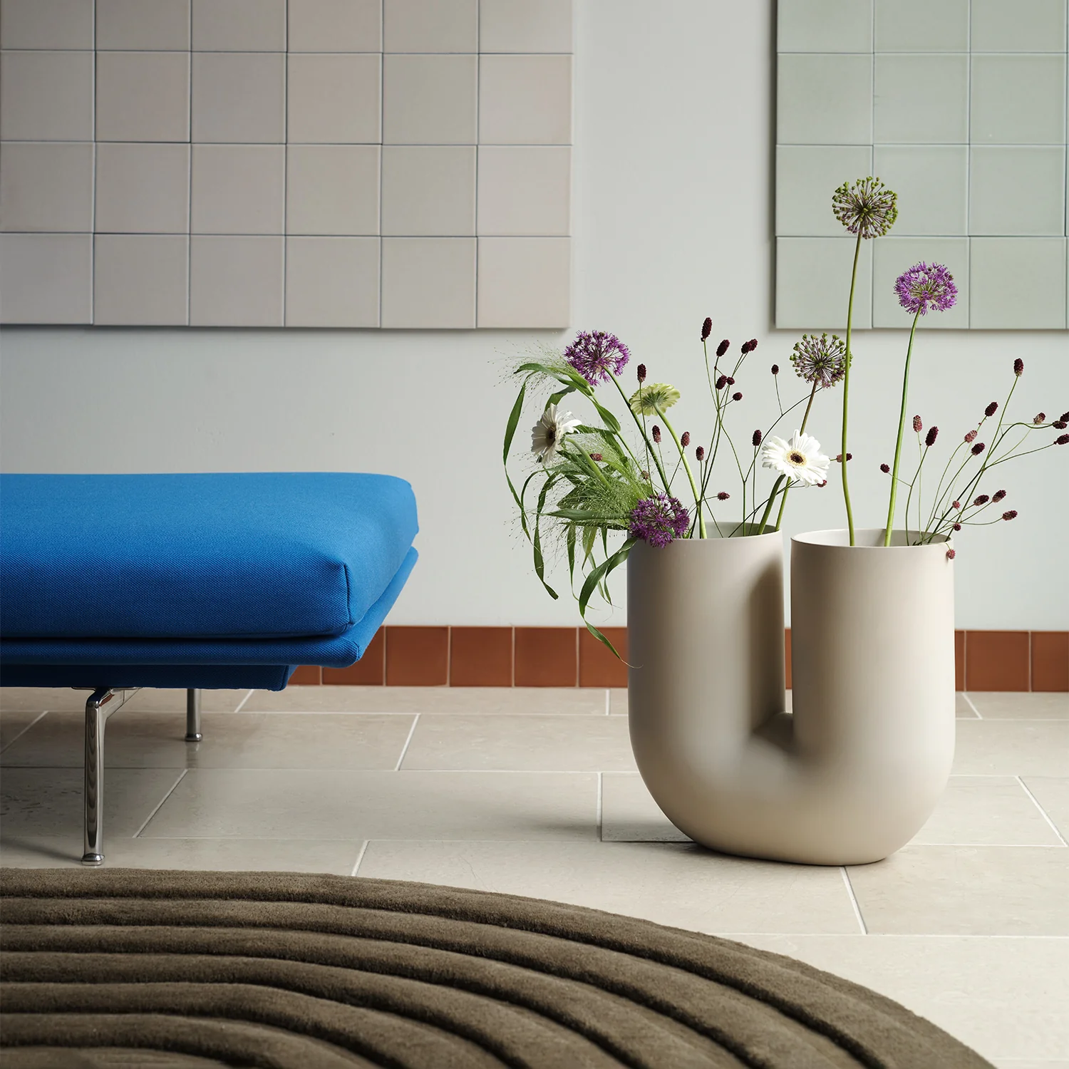 muuto | kink vase | sand earthenware 39cm - Image 2