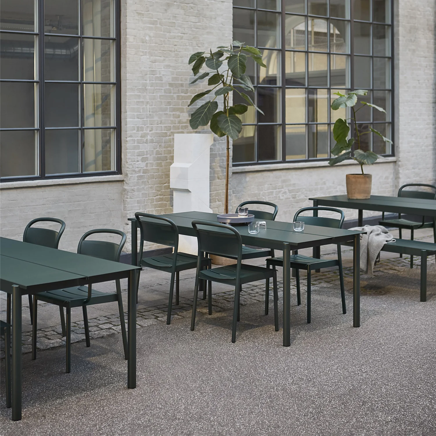 muuto | linear steel side chair | dark green - Image 4