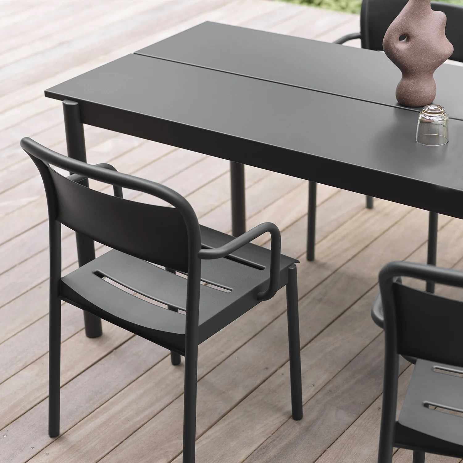 muuto | linear steel armchair | anthracite black - Image 3