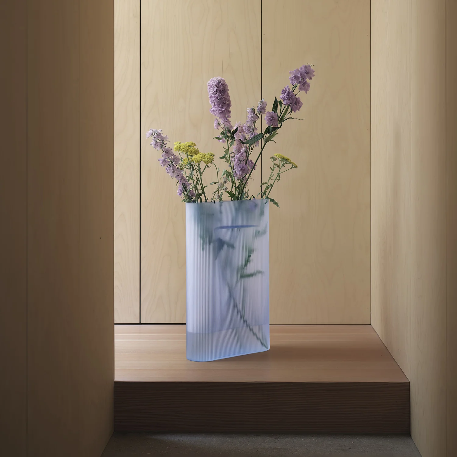 muuto | ridge vase | light blue 48.5cm - Image 4