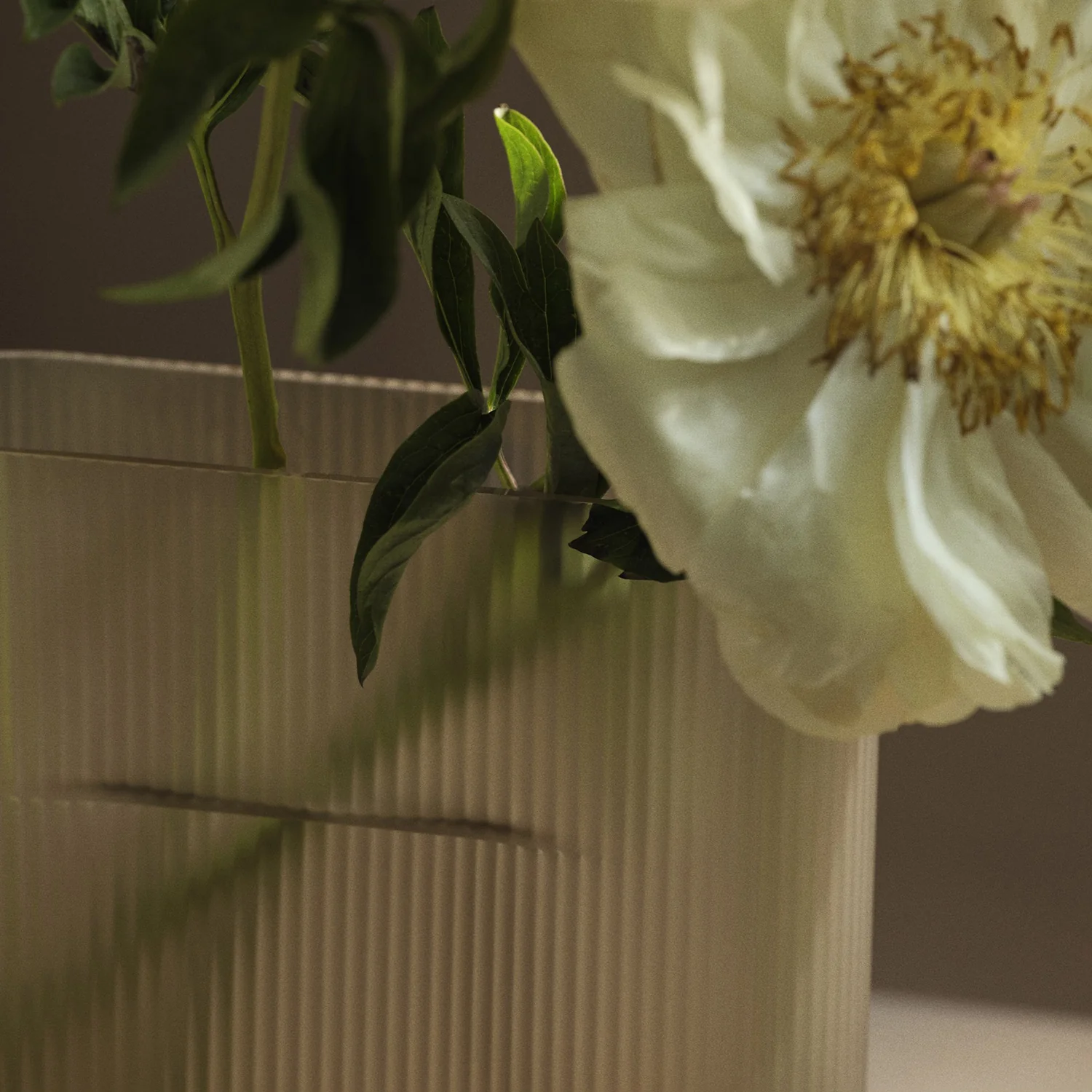 muuto | ridge vase | taupe 35cm - Image 3
