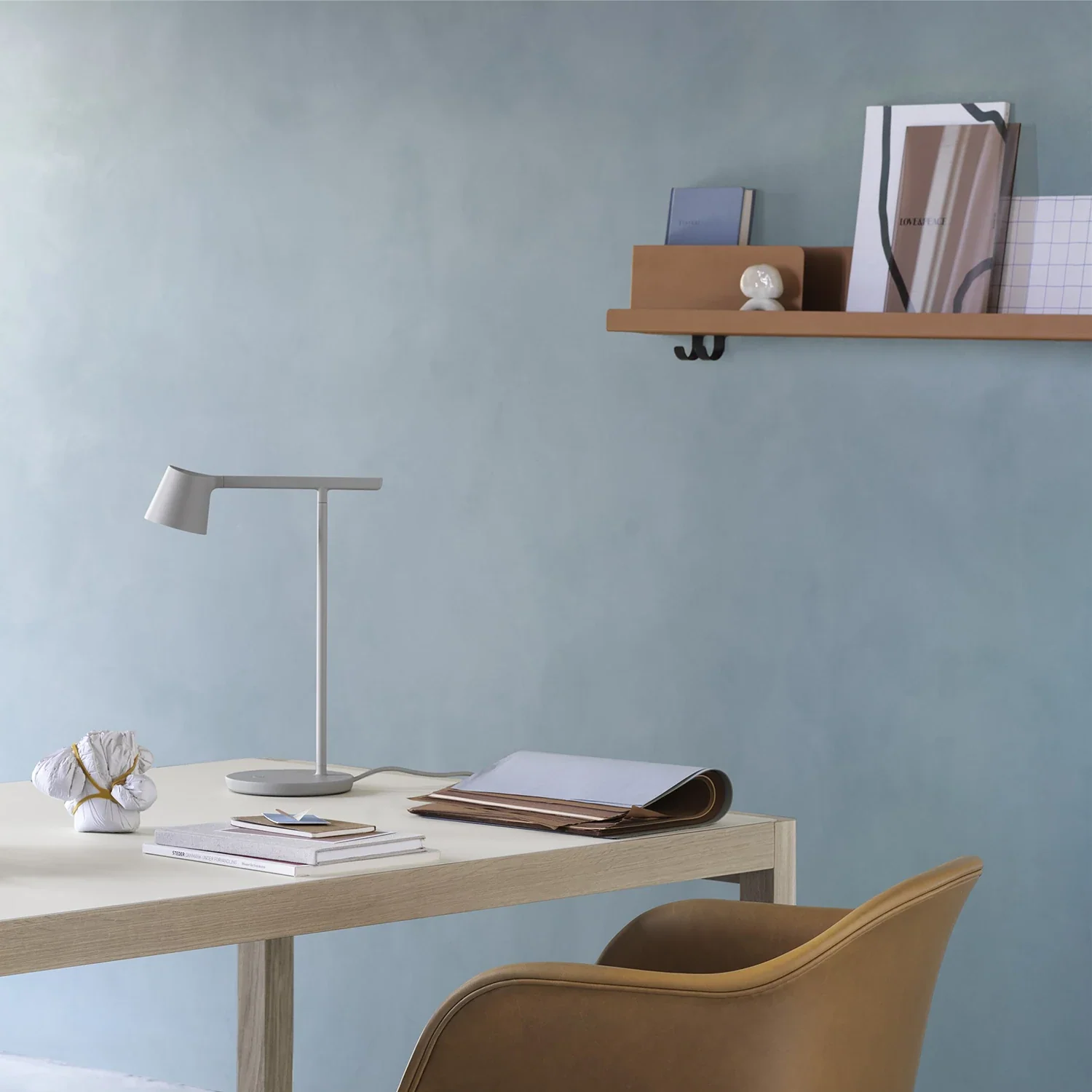 muuto | tip table lamp | white - Image 10
