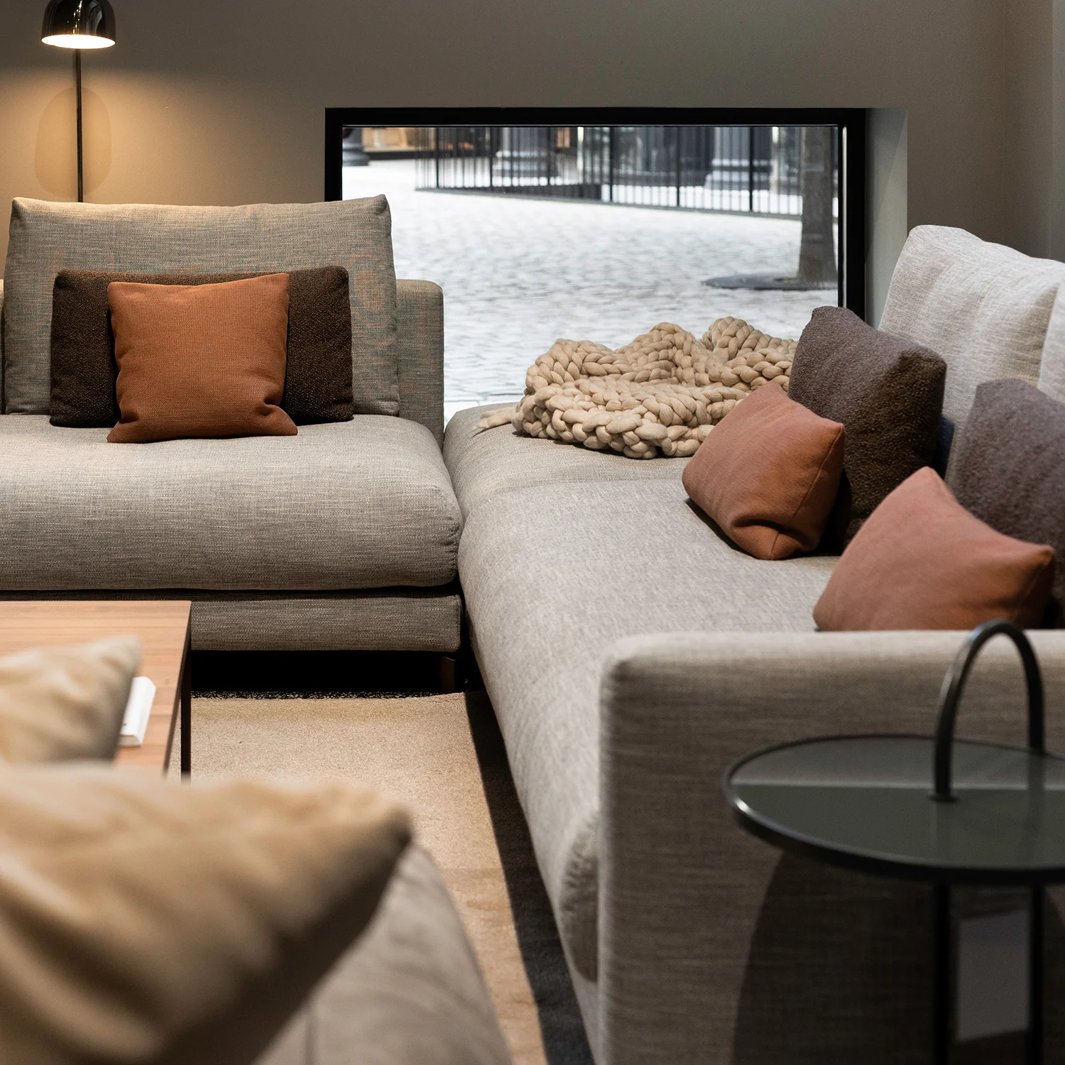 rolf benz | nuvola sofa + footstool | fabric beige grey 26384 + marrone metallic legs - Image 32