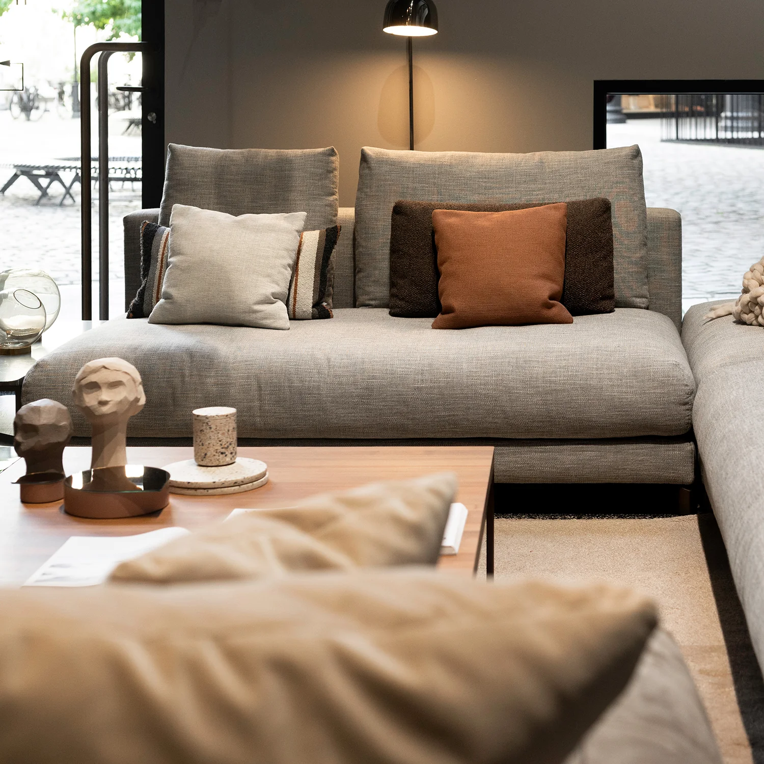 rolf benz | nuvola sofa + footstool | fabric beige grey 26384 + marrone metallic legs - Image 33