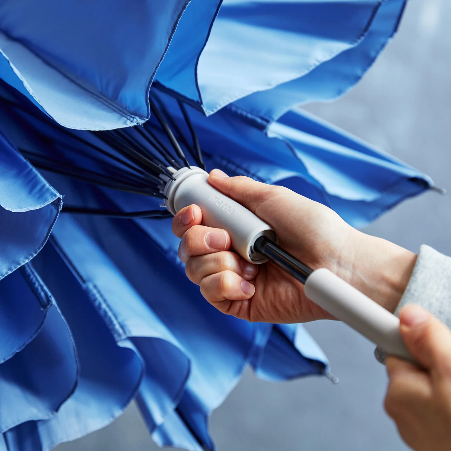 shupatto | belt-free umbrella 58cm | azure blue - Image 4