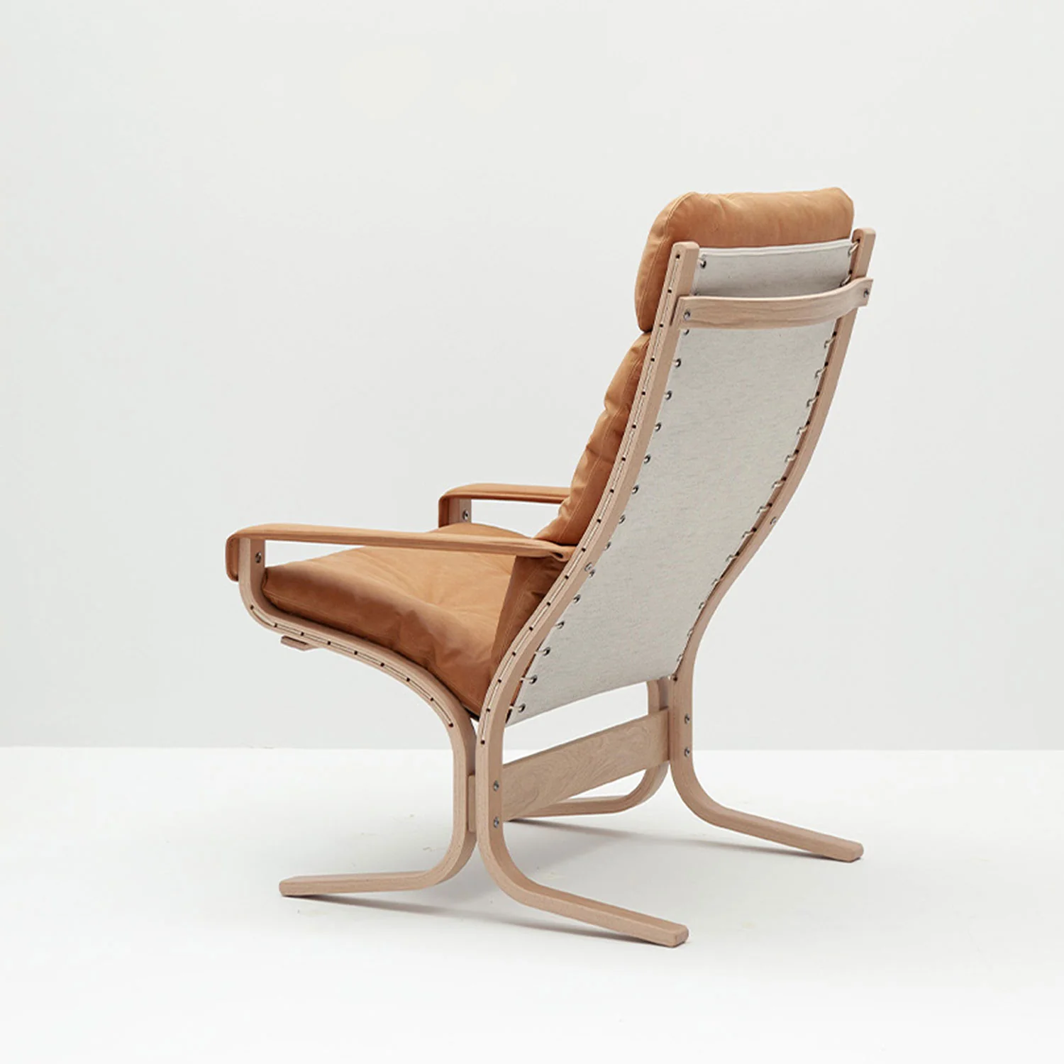lk hjelle | siesta classic 301 chair | high back with arms | oak + vintage 413 leather - Image 4