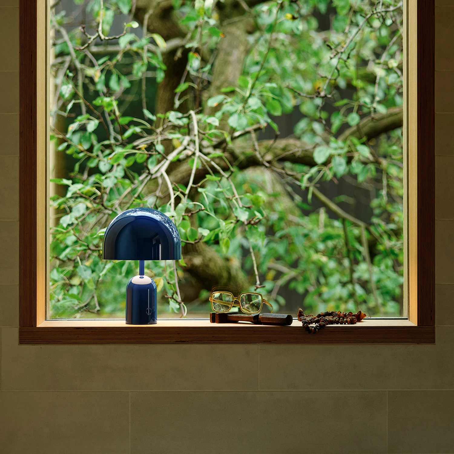 tom dixon | bell portable lamp | indigo - Image 8