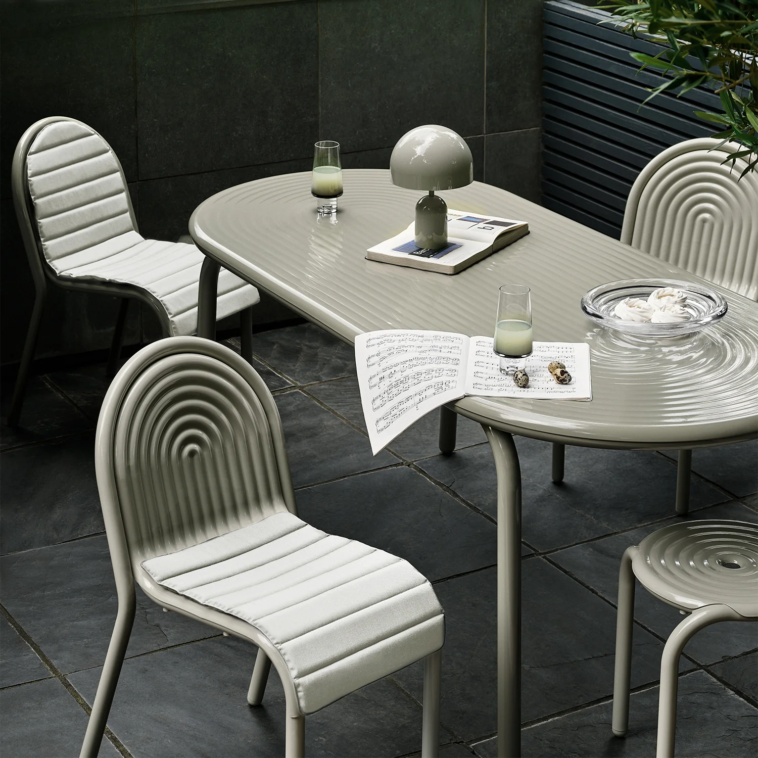 tom dixon | groove outdoor stool | putty - Image 10
