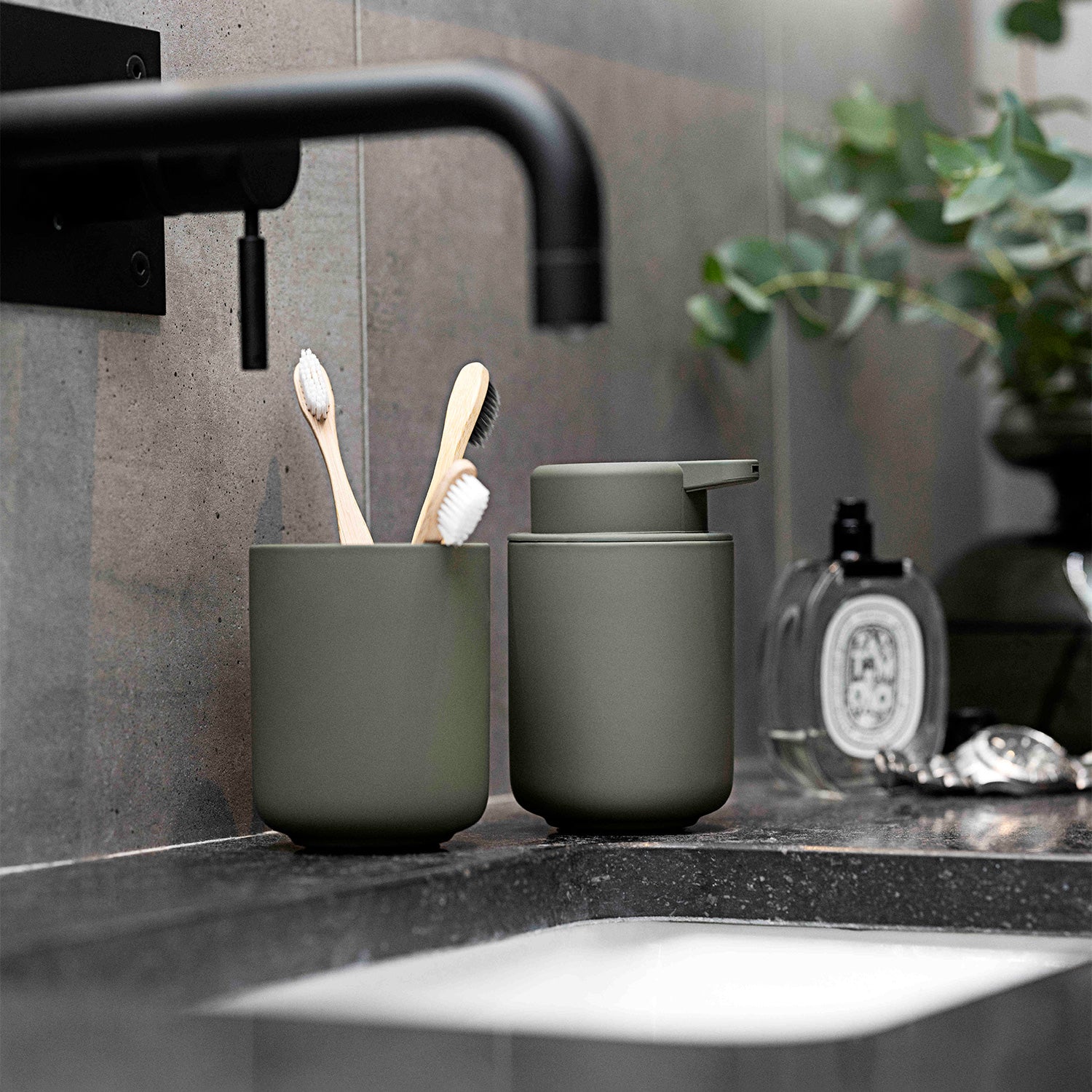 zone denmark | ume soap dispenser | olive green 250ml - Image 2