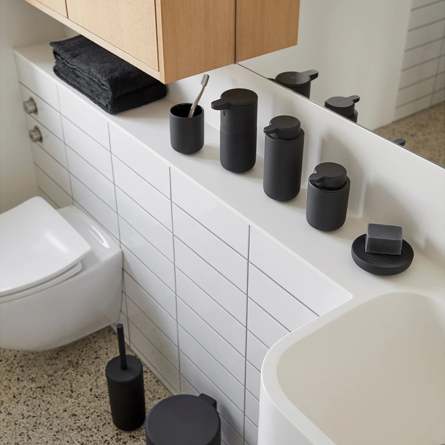 zone denmark | ume toothbrush mug | black - Image 3
