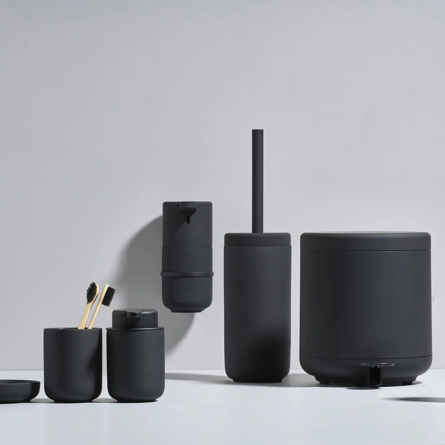 zone denmark | ume toothbrush mug | black - Image 5
