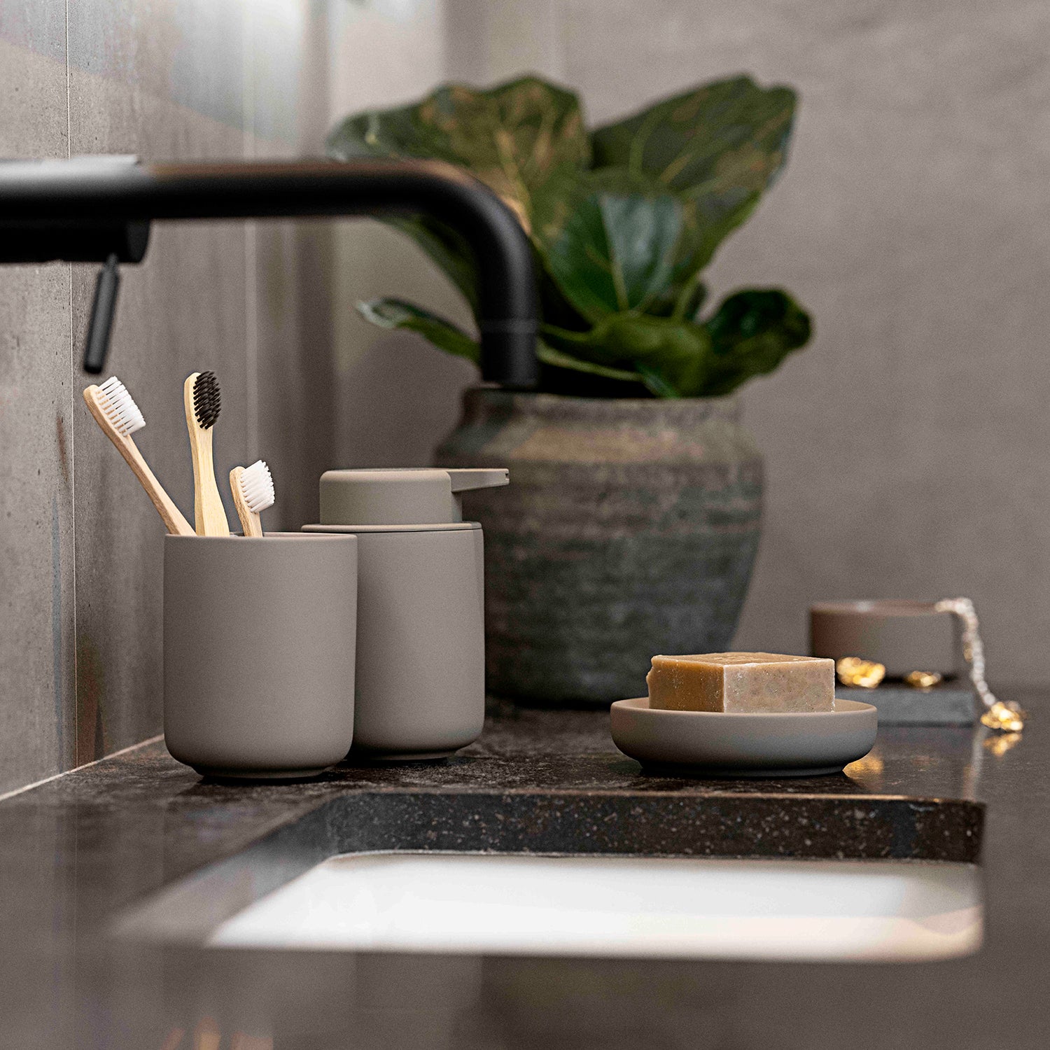 zone denmark | ume soap dispenser | taupe 250ml - Image 2